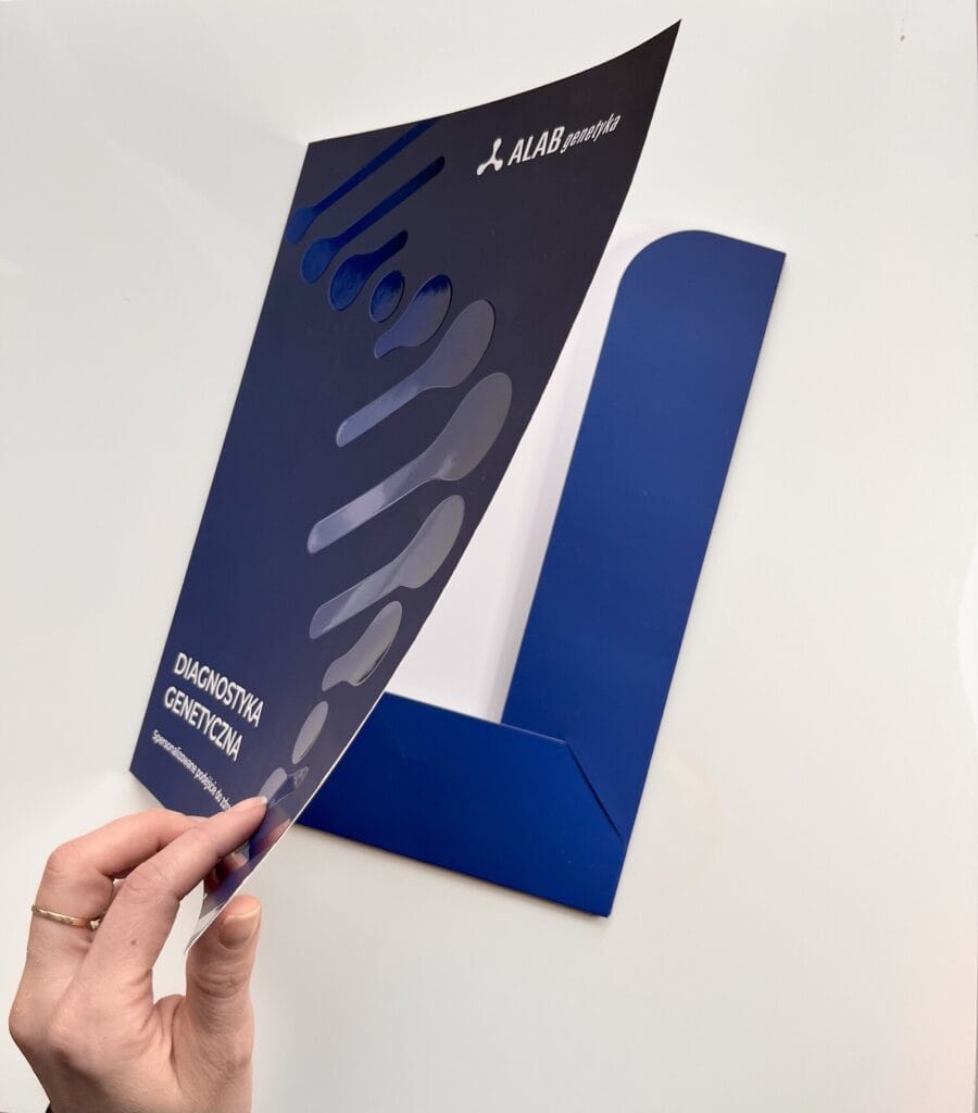 teczka z lakierem UV i folią matową