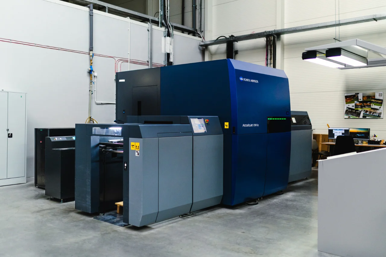 Maszyna Konica Minolta AccurioJet KM-1e HD w drukarni KRM Druk Warszawa
